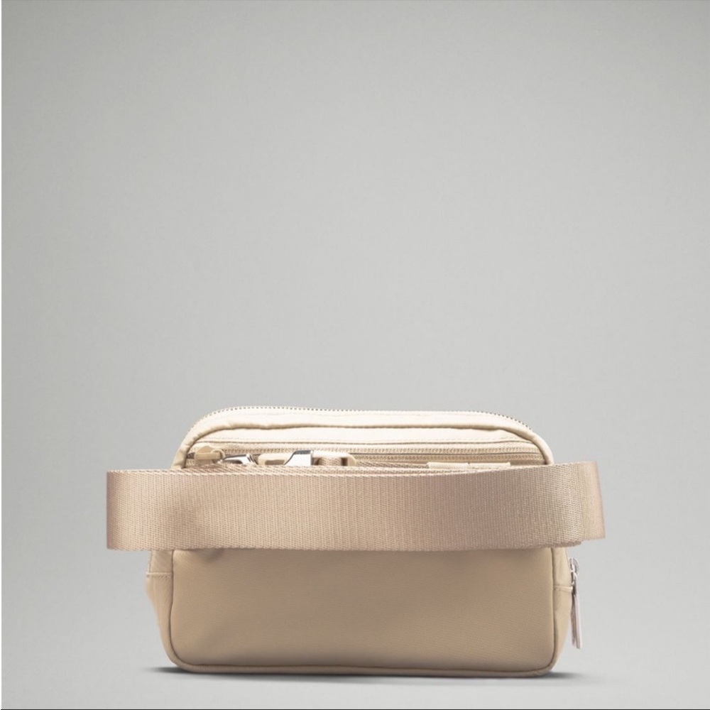 🚨🚨SOLD🚨🚨Lululemon belt bag trench with opal logo NWT - Picture 3 of 13